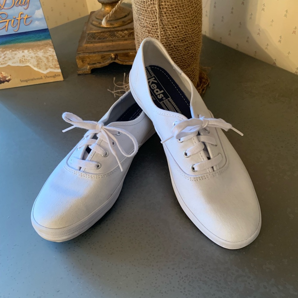 Women’s KEDS, WORN 1 time, CHAMPION, WHITE cotton canvas lace up tennis shoes.